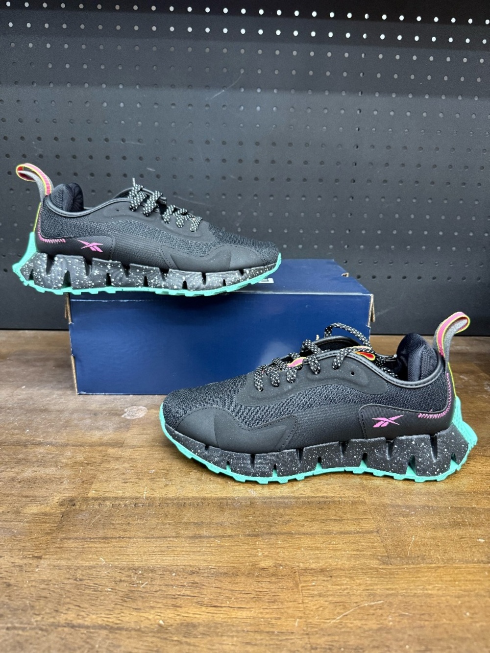 New W/O Box! Women's Reebok Zig Dynamica Adventure 'Black True Pink' Size 10